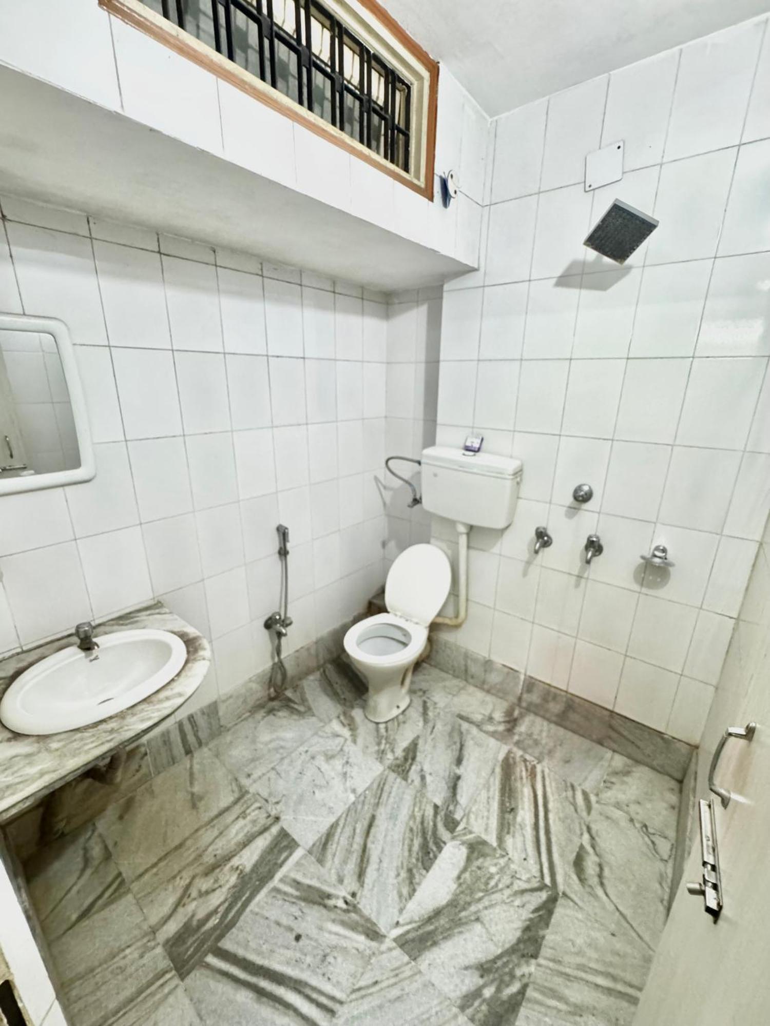 Hotel B K R Гувахати Экстерьер фото