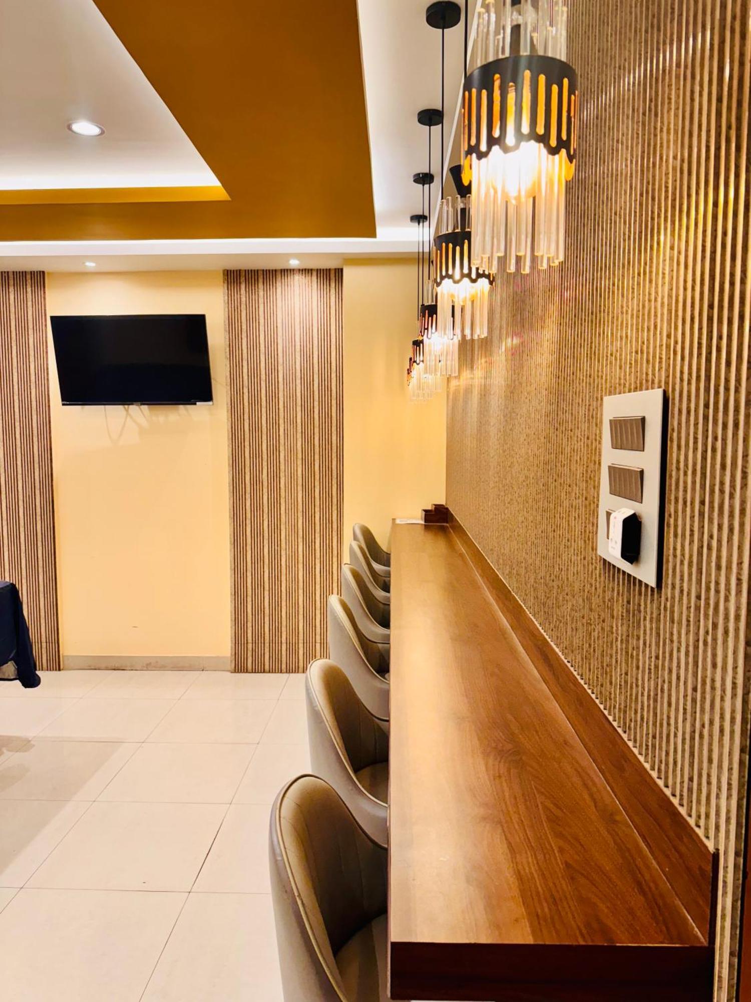 Hotel B K R Гувахати Экстерьер фото